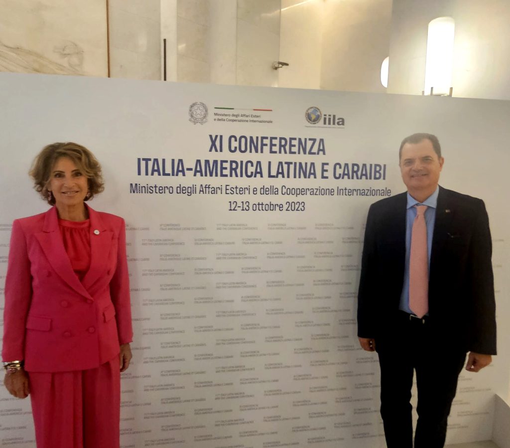 (Foto: Fabio Porta con Antonella Cavallari, Segretario Generale dell'IILA)